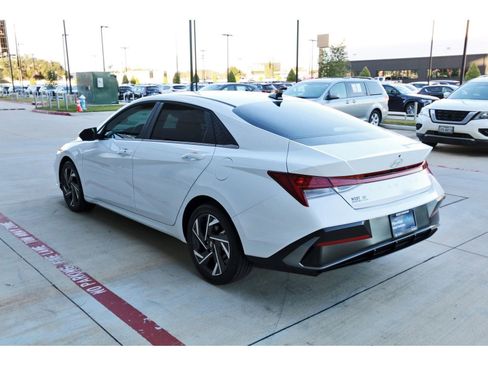 Certified 2025 Hyundai Elantra SEL image 7