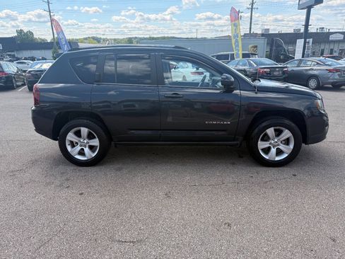 Used 2014 Jeep Compass Latitude w/ Sun/Sound Group AWD/4WD image 5