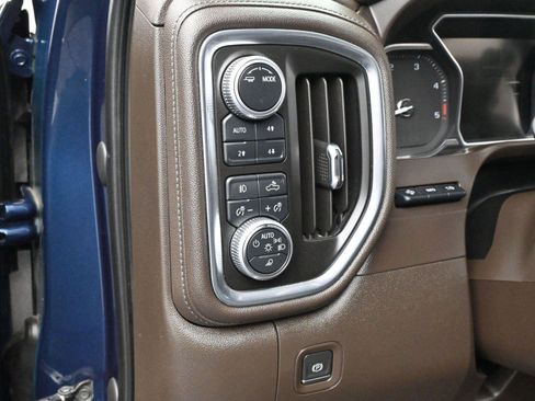 Used 2020 GMC Sierra 3500 Denali w/ Denali Ultimate Package image 39