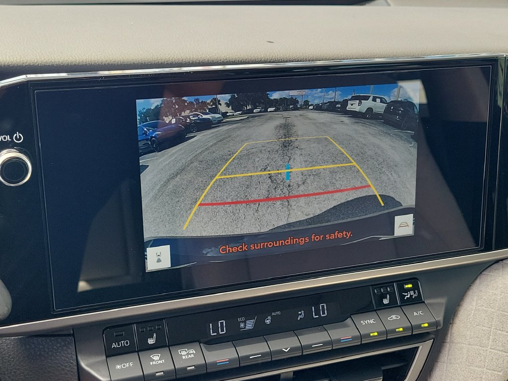Used 2025 Toyota Camry XLE FWD image 22