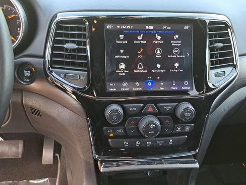 Used 2020 Jeep Grand Cherokee Altitude RWD image 22