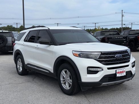 Used 2020 Ford Explorer XLT w/ Equipment Group 202A image 3