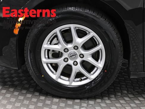 Used 2022 Chrysler Voyager LX image 34