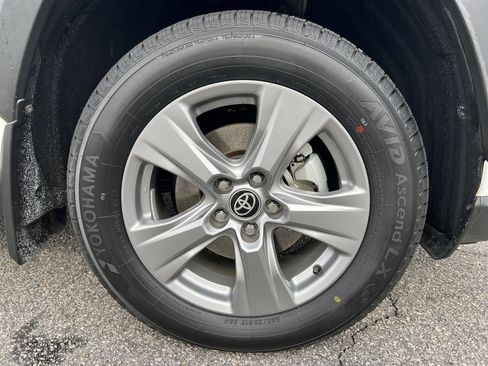 Used 2022 Toyota RAV4 XLE image 25