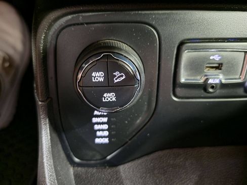 Used 2016 Jeep Renegade Trailhawk AWD/4WD image 38