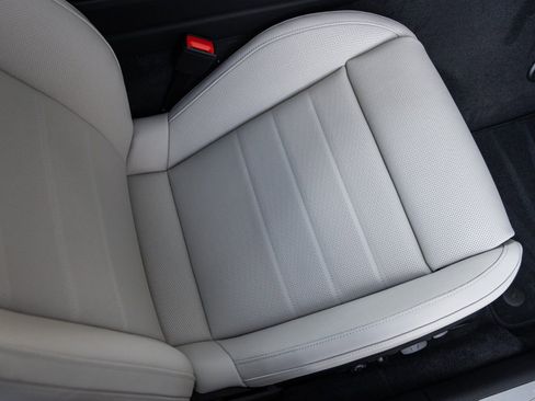 Used 2025 Porsche Panamera image 45