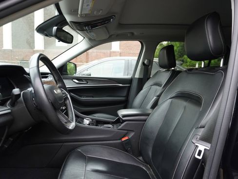 Used 2022 Jeep Grand Cherokee L Limited AWD/4WD image 2