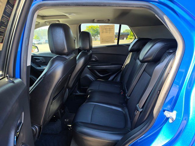 Used 2016 Chevrolet Trax LT w/ LT Sun and Sound Package AWD/4WD image 17