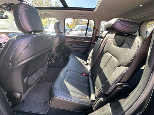 Used 2024 Jeep Grand Cherokee Limited AWD/4WD image 28