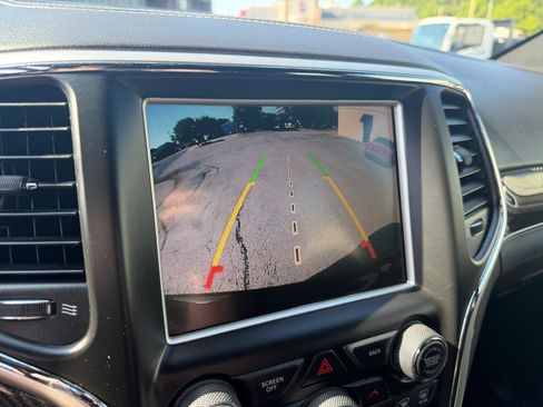 Used 2016 Jeep Grand Cherokee SRT AWD/4WD image 14