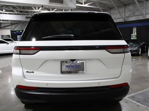 Used 2022 Jeep Grand Cherokee Altitude image 7