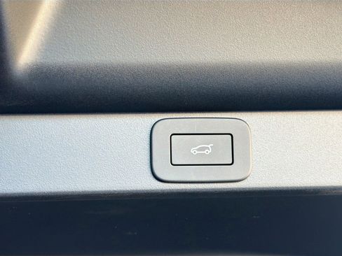 New 2025 Land Rover Range Rover Long Wheelbase SE image 14