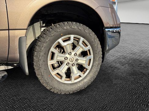 Used 2017 Nissan Titan SV RWD image 11