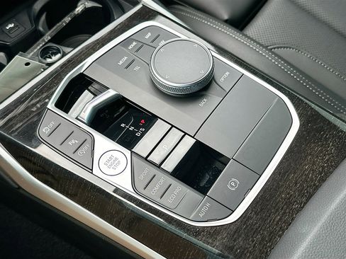 Certified 2023 BMW 330i Sedan w/ Convenience Package RWD image 17