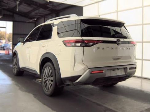 Used 2023 Nissan Pathfinder SL w/ SL Premium Package FWD image 8