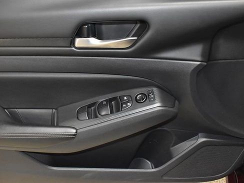 Used 2024 Nissan Altima 2.5 SV image 28