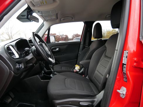 Used 2019 Jeep Renegade Latitude w/ Cold Weather Group image 11