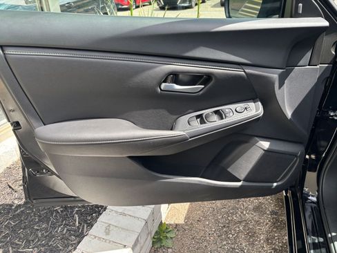 Used 2025 Nissan Sentra SV FWD image 18