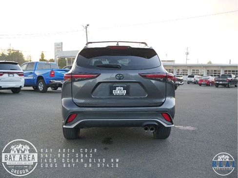 Used 2024 Toyota Highlander XSE image 4