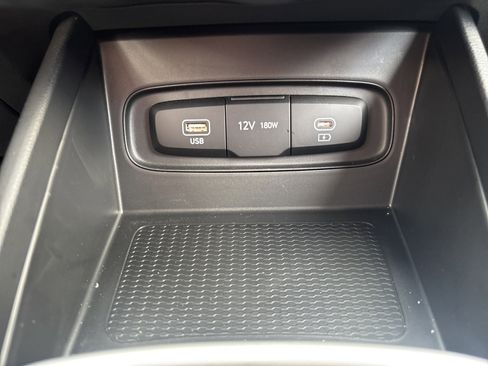 Used 2024 Hyundai Venue SEL image 21