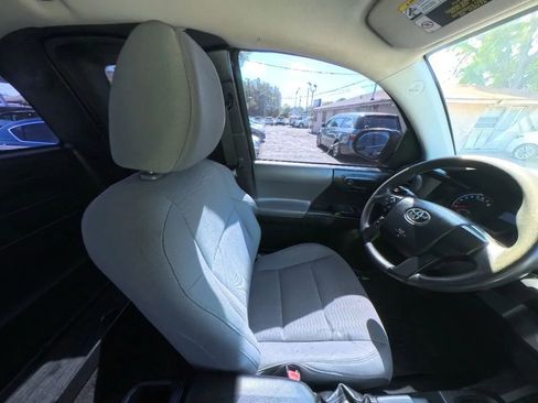 Used 2017 Toyota Tacoma SR RWD image 28