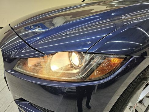 Used 2018 Jaguar F-PACE Premium AWD/4WD image 10