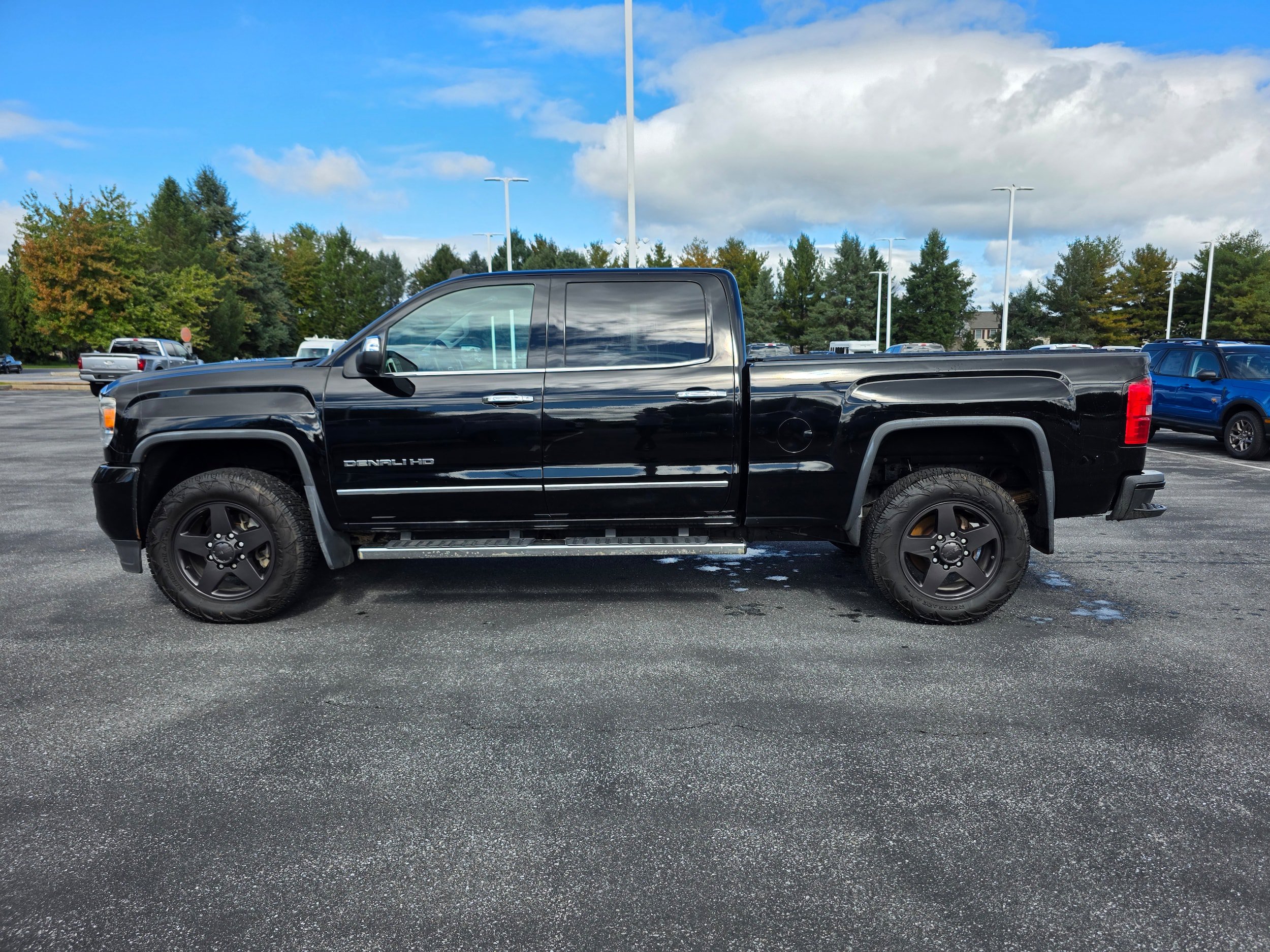 Used 2015 GMC Sierra 2500 Denali w/ Duramax Plus Package AWD/4WD image 2