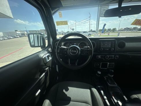 Used 2021 Jeep Wrangler Unlimited Sport image 17