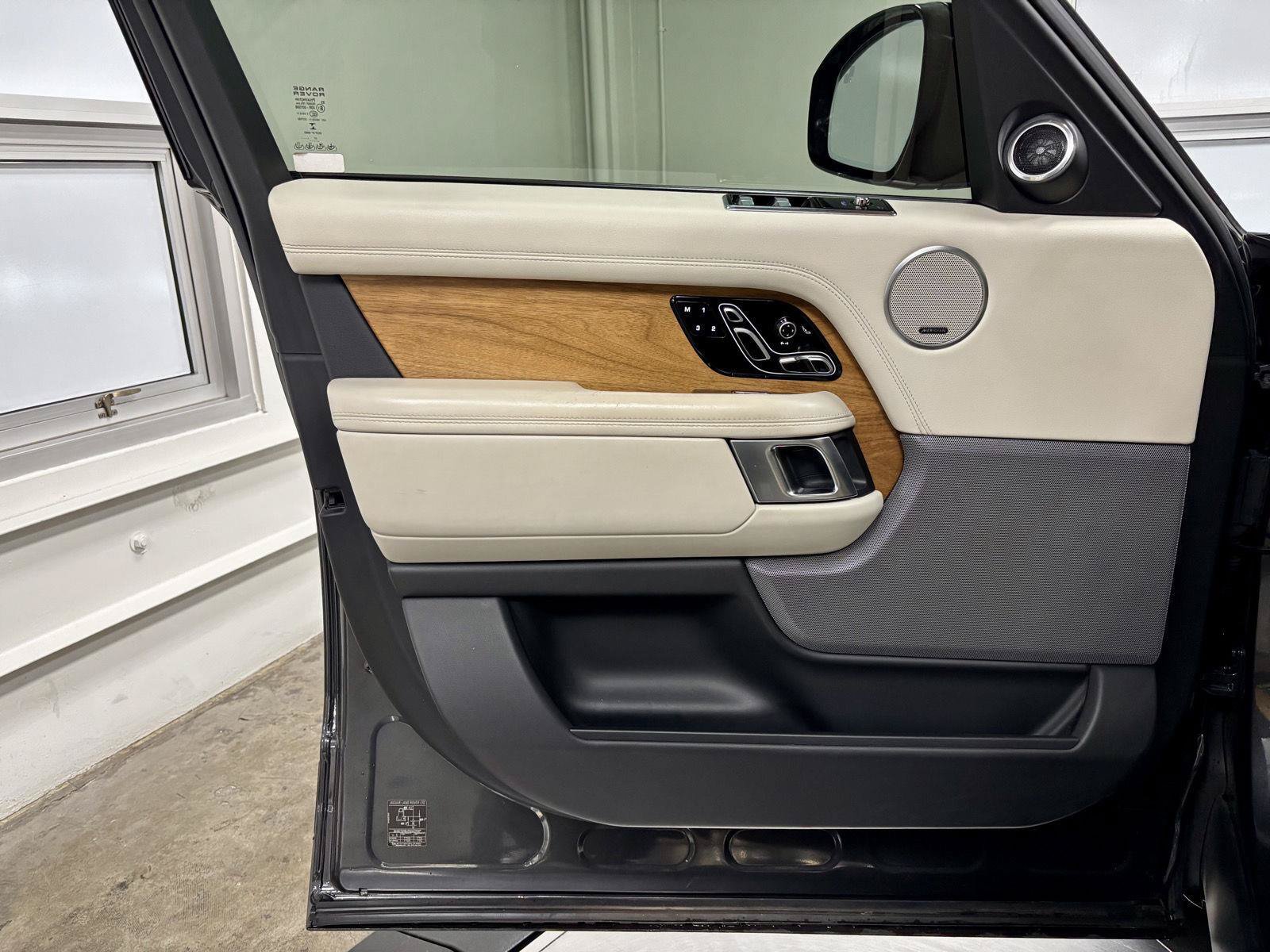 Used 2018 Land Rover Range Rover HSE AWD/4WD image 13