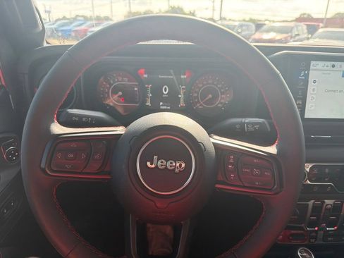 Used 2024 Jeep Gladiator Rubicon w/ Safety Group AWD/4WD image 18