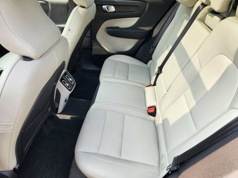 Certified 2025 Volvo XC40 B5 Plus AWD/4WD image 11
