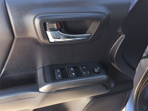 Used 2020 Toyota Tacoma TRD Sport image 21