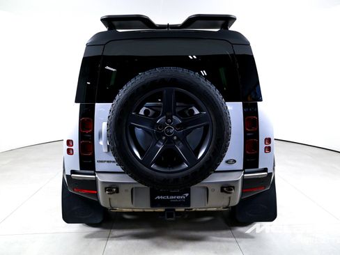 Used 2023 Land Rover Defender 110 X-Dynamic SE image 7