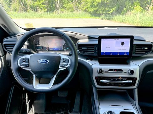 Certified 2023 Ford Explorer XLT AWD/4WD image 25
