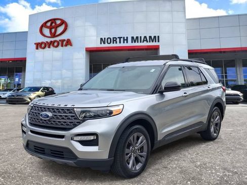Used 2024 Ford Explorer XLT w/ Equipment Group 202A RWD image 2