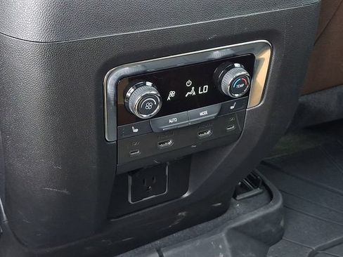 Used 2025 Chevrolet Suburban High Country AWD/4WD image 19