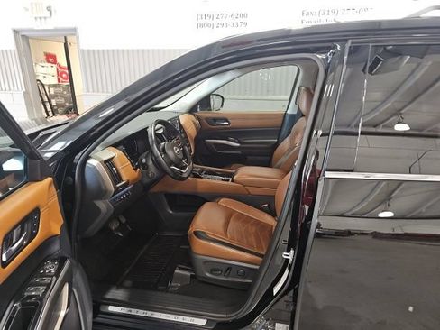 Used 2022 Nissan Pathfinder Platinum w/ Cargo Package AWD/4WD image 9