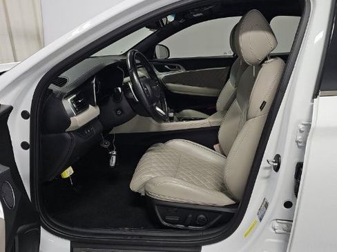 Used 2022 Genesis G70 3.3T w/ Sport Prestige Package image 8