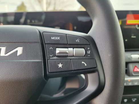 New 2026 Kia K4 LXS image 15