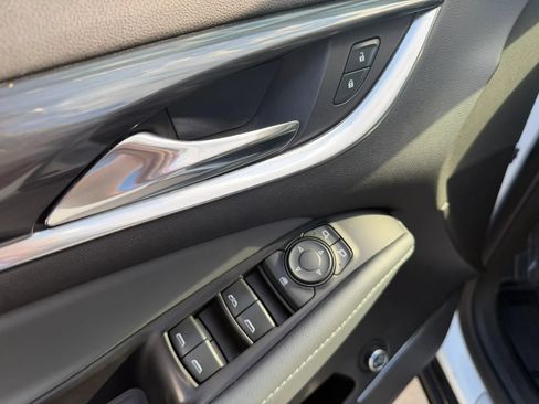 Used 2019 Buick Enclave Essence FWD image 14