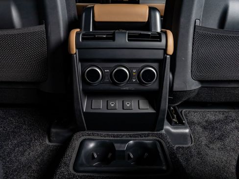 Used 2025 Land Rover Defender 130 X image 31