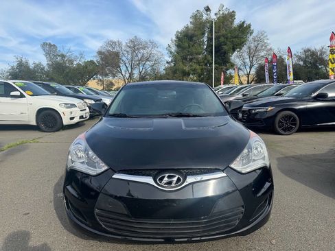 Used 2013 Hyundai Veloster image 2