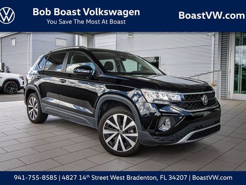 Used 2023 Volkswagen Taos SE w/ Panoramic Sunroof Package FWD image 1