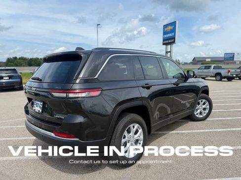 Used 2023 Jeep Grand Cherokee Limited w/ Trailer Tow Prep Group (B) AWD/4WD image 4