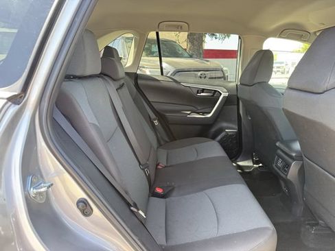 Used 2025 Toyota RAV4 XLE FWD image 31