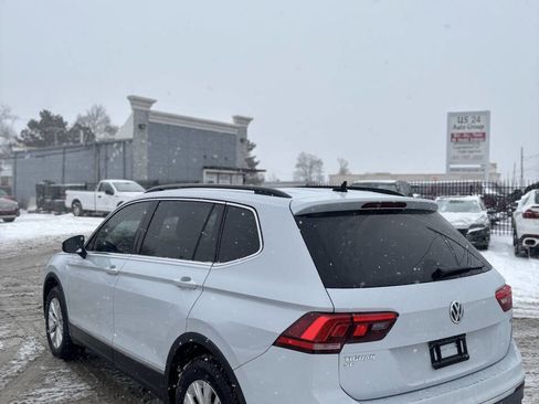 Used 2018 Volkswagen Tiguan SE w/ Panoramic Sunroof Package image 7
