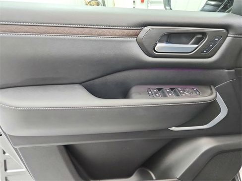 Used 2025 Nissan Armada Platinum Reserve image 43