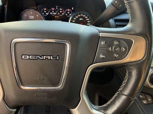 Used 2018 GMC Yukon Denali image 18