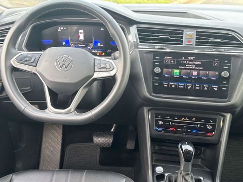 Used 2024 Volkswagen Tiguan SE image 10
