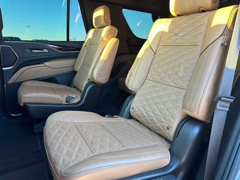 Used 2023 Cadillac Escalade Premium Luxury w/ Performance Package image 19